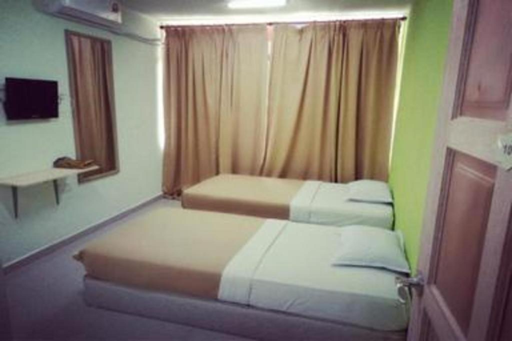 F Hotel Sungai Dua Bukit Exterior photo